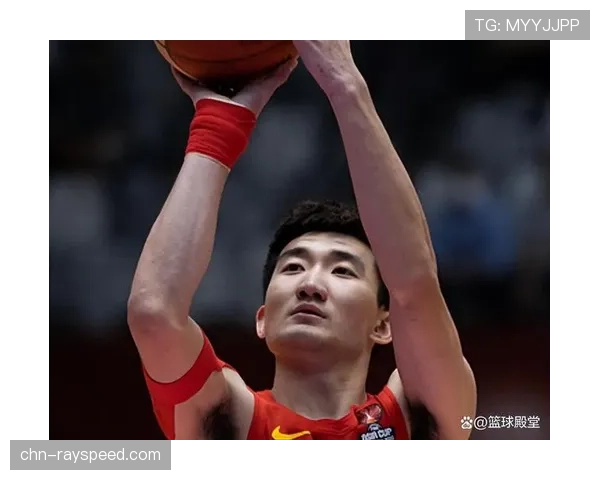 镜头瞬间：孙铭徽后场抢断，长途奔袭助攻赵岩昊完成劈扣